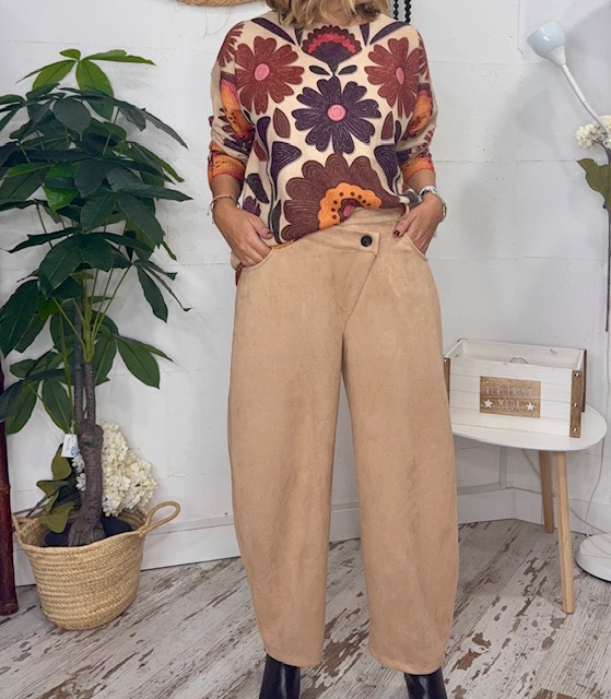 Pantalón antelina botón